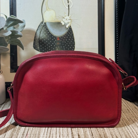 ❤️SOLD❤️Vintage Coach NYC Red Camera Bag 9760 - Picture 3 of 10